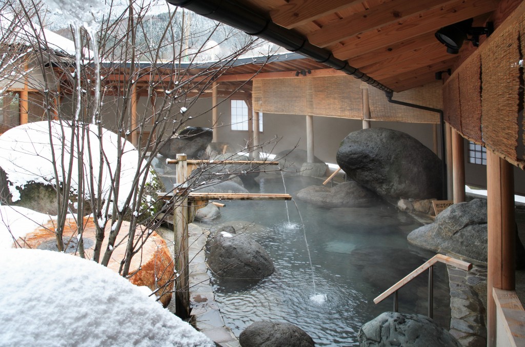 Open air baths with snow | SELECTED ONSEN RYOKAN | best in japan ...