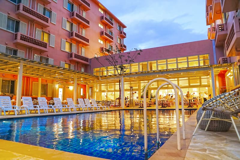 8.Hotel Sea Breeze Casual_Pool
